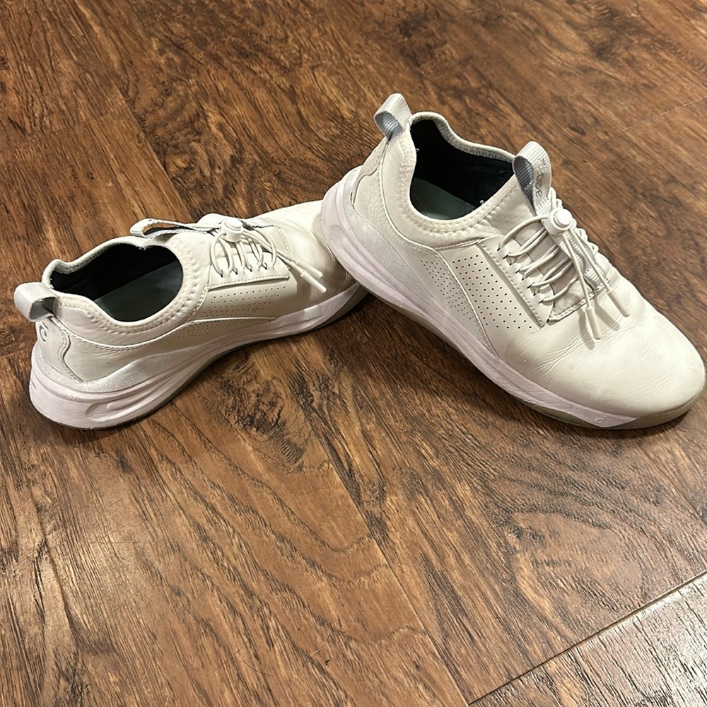 Women’s clove leather nursing shoe